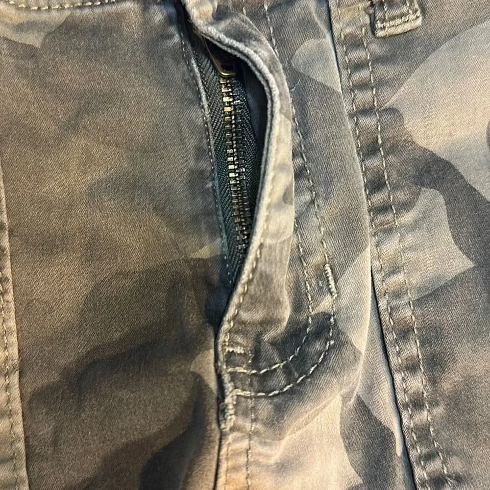 Celebrity Pink Girls Shorts Army Design Size 16 Jr Waist: 25 inches